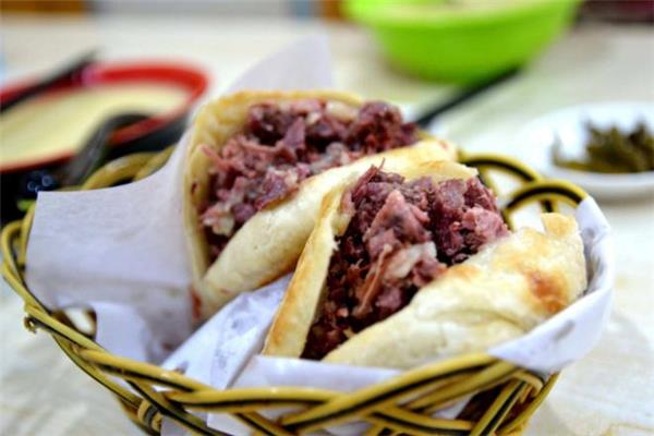 驴肉火烧是哪里的特产 驴肉火烧是真的驴肉吗 驴肉火烧是哪里的特产 驴肉火烧是真的驴肉吗