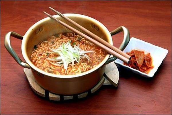 泡面一个月可以吃几次 泡面建议还是少吃为好 泡面一个月可以吃几次 泡面建议还是少吃为好