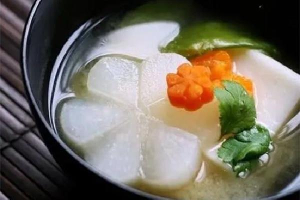 白萝卜煮水喝能止咳化痰吗 白萝卜煮水可以加蜂蜜喝吗 白萝卜煮水喝能止咳化痰吗 白萝卜煮水可以加蜂蜜喝吗