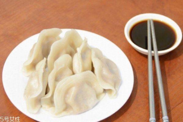 怎么煮饺子皮不破 煮饺子的时候放点盐 怎么煮饺子皮不破 煮饺子的时候放点盐