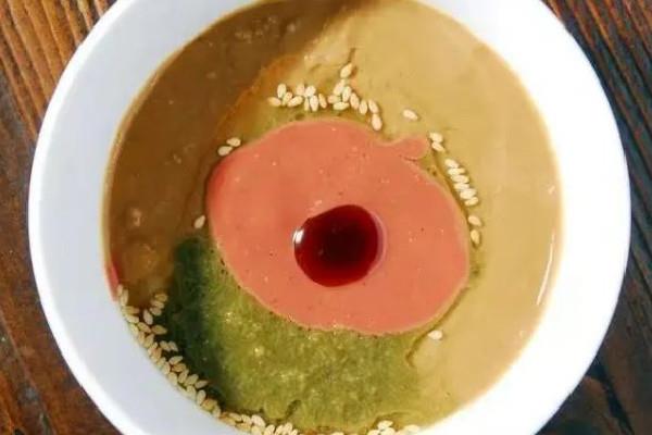 麻酱碟怎么打 麻酱蘸料用水调好还是油调好 麻酱碟怎么打 麻酱蘸料用水调好还是油调好