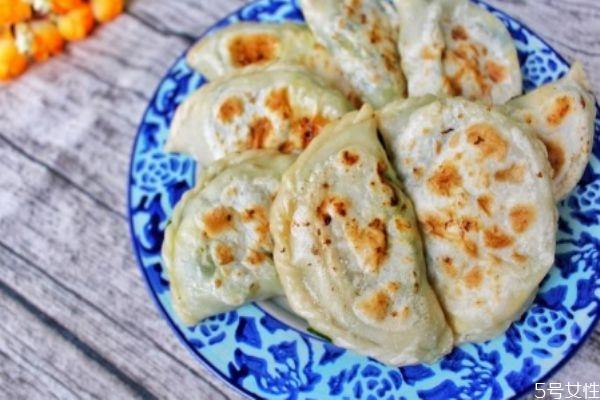 韭菜盒子怎么做好吃 韭菜盒子的馅怎么调好吃 韭菜盒子怎么做好吃 韭菜盒子的馅怎么调好吃