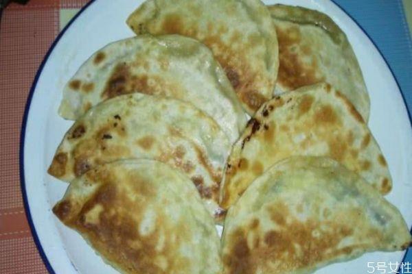 韭菜盒子怎么做好吃 韭菜盒子的馅怎么调好吃 韭菜盒子怎么做好吃 韭菜盒子的馅怎么调好吃