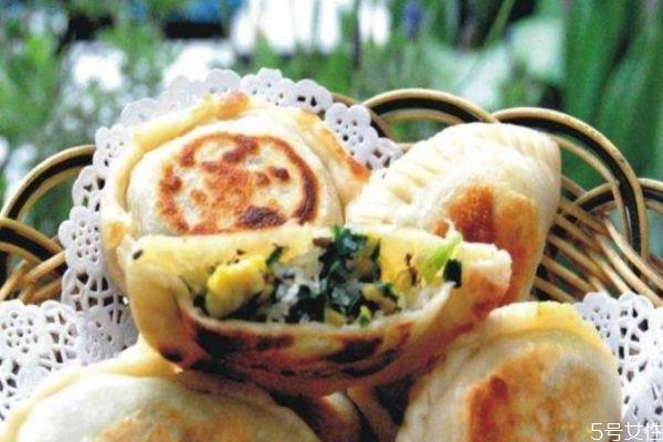 韭菜盒子怎么做好吃 韭菜盒子的馅怎么调好吃 韭菜盒子怎么做好吃 韭菜盒子的馅怎么调好吃