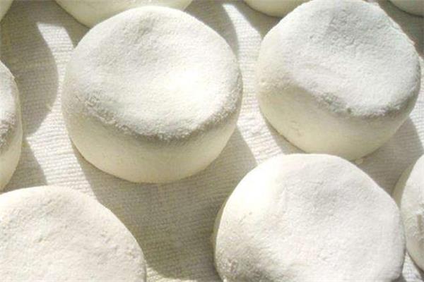 酸奶疙瘩好吃吗 酸奶疙瘩什么味道 酸奶疙瘩好吃吗 酸奶疙瘩什么味道