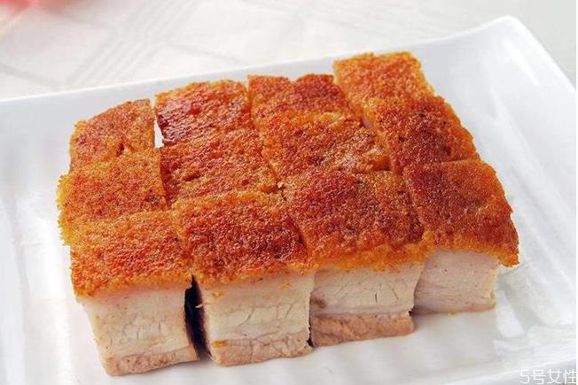 脆皮五花肉为什么刷白醋 脆皮五花肉爆皮技巧 脆皮五花肉为什么刷白醋 脆皮五花肉爆皮技巧