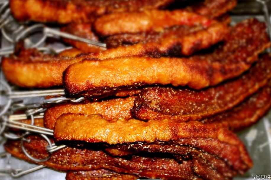 脆皮五花肉为什么刷白醋 脆皮五花肉爆皮技巧 脆皮五花肉为什么刷白醋 脆皮五花肉爆皮技巧