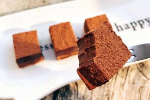 生巧克力放冷藏还是冷冻 生巧克力一定要放冰箱吗 生巧克力放冷藏还是冷冻 生巧克力一定要放冰箱吗