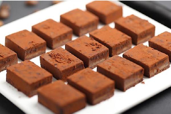 生巧克力放冷藏还是冷冻 生巧克力一定要放冰箱吗 生巧克力放冷藏还是冷冻 生巧克力一定要放冰箱吗