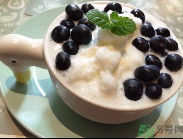 蓝莓和酸奶能一起吃吗?蓝莓和酸奶一起吃有什么好处
