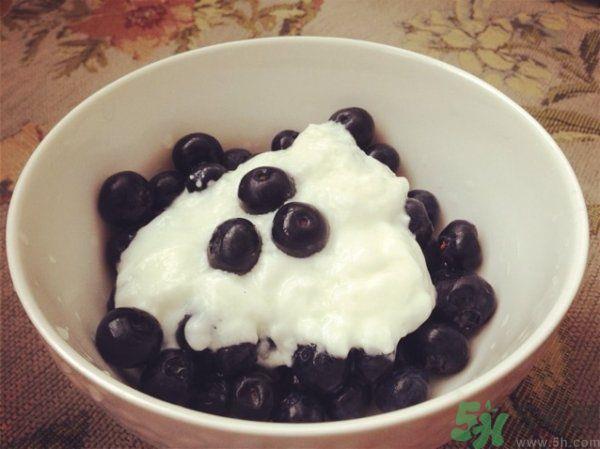 蓝莓和酸奶能一起吃吗?蓝莓和酸奶一起吃有什么好处
