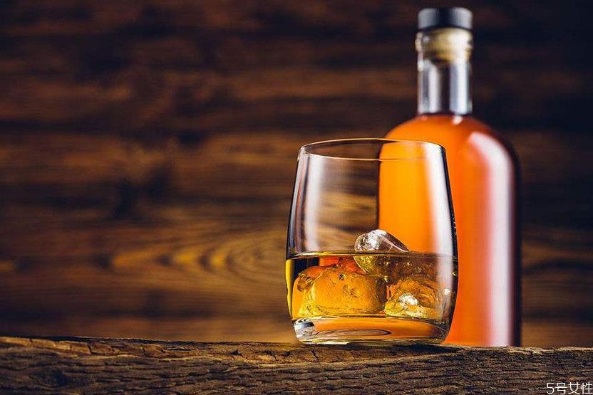 白兰地是什么酒 白兰地是什么颜色 白兰地是什么酒 白兰地是什么颜色