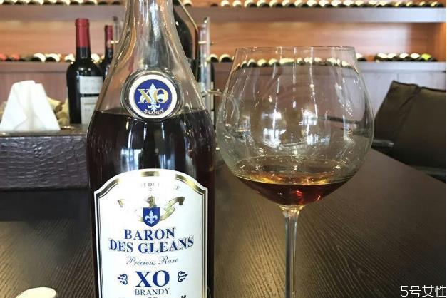 白兰地是什么酒 白兰地是什么颜色 白兰地是什么酒 白兰地是什么颜色