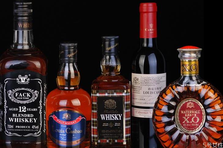 白兰地是什么酒 白兰地是什么颜色 白兰地是什么酒 白兰地是什么颜色