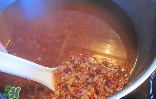 红曲米红枣粥怎么做好吃?红曲米红枣粥的功效与作用 红曲米红枣粥怎么做好吃?红曲米红枣粥的功效与作用