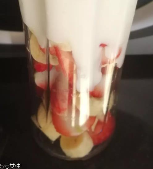 老酸奶怎么吃好吃?老酸奶推荐吃法 老酸奶怎么吃好吃?老酸奶推荐吃法