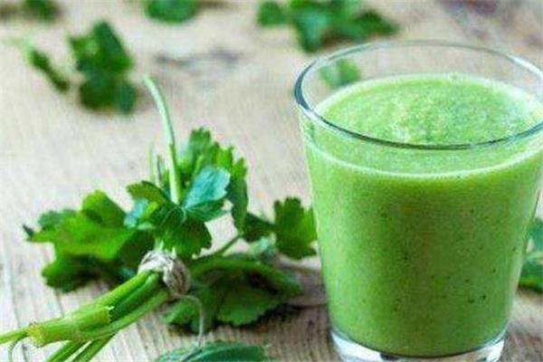 芹菜汁可以空腹喝吗 促进肠道蠕动