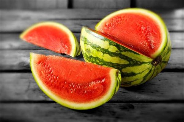 西瓜坏了一点能吃吗 西瓜只坏了一点点能吃吗 西瓜坏了一点能吃吗 西瓜只坏了一点点能吃吗