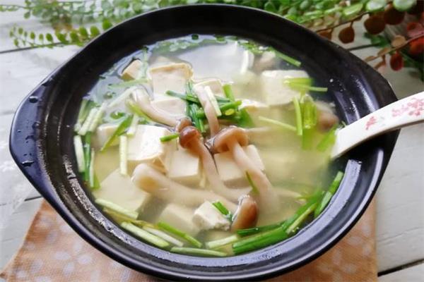 蚬子豆腐汤的做法 蚬子豆腐汤怎么做才白 蚬子豆腐汤的做法 蚬子豆腐汤怎么做才白