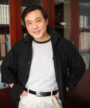 此人多次饰演特工王戴笠，他既是作家又是导演！