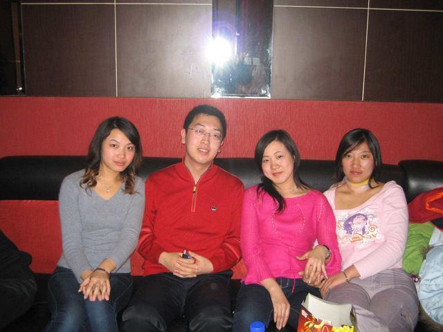 同学聚餐，上个洗手间后全走完了，店老板送一席话：太年轻