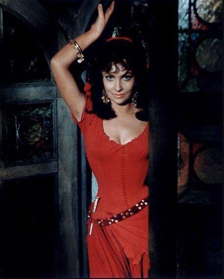 巴黎圣母院是面镜子，照出人类的嘴脸和命运