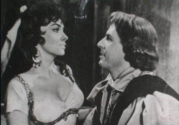 巴黎圣母院是面镜子，照出人类的嘴脸和命运