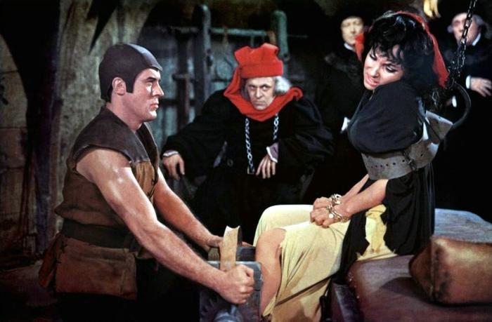 巴黎圣母院是面镜子，照出人类的嘴脸和命运