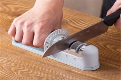 ​十种多功能厨房小神器：拉蒜神器榜上有名 位例第一的居然是个磨刀神器