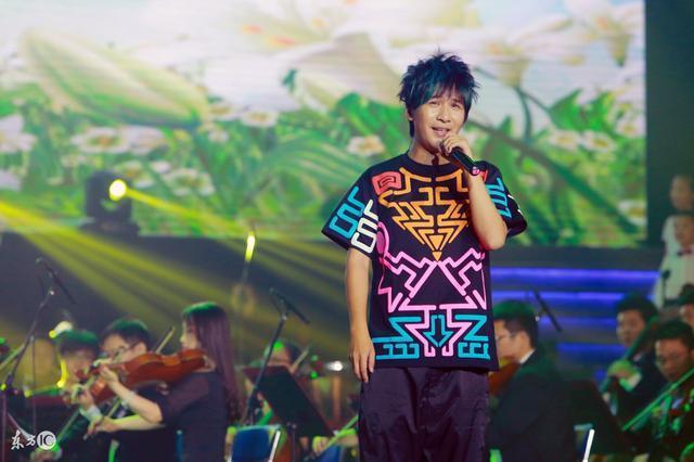 大张伟为何执着于穿大档裤,看完戚薇这个表情就全明白了!