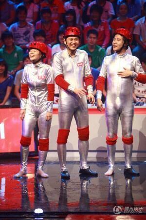 大张伟为何执着于穿大档裤,看完戚薇这个表情就全明白了!