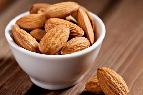 杏仁不能和什么一起吃 杏仁和什么搭配最好 杏仁不能和什么一起吃 杏仁和什么搭配最好