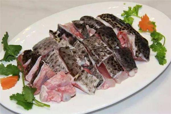 石斑鱼火锅的做法 配料很关键