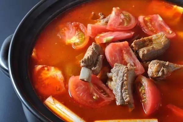 番茄排骨汤用什么排骨 番茄排骨汤有什么营养 番茄排骨汤用什么排骨 番茄排骨汤有什么营养