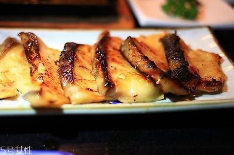 烤箱烤鳕鱼要多久能熟 烤箱烤鳕鱼的温度时间 烤箱烤鳕鱼要多久能熟 烤箱烤鳕鱼的温度时间