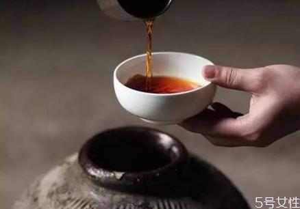 二十年的黄酒还能喝吗 怎么判断黄酒变质了 二十年的黄酒还能喝吗 怎么判断黄酒变质了