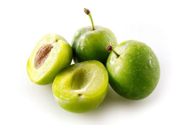 青梅怎么吃好吃 吃青梅怎样能不涩