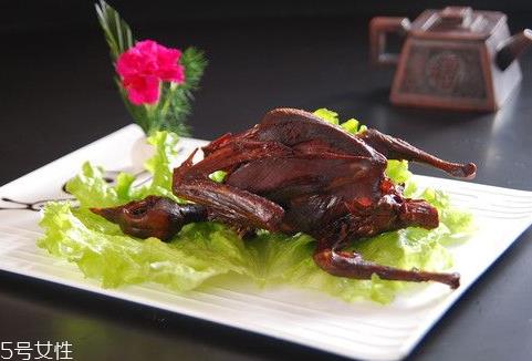 微波炉烤鸽子多长时间 20分钟左右搞定 微波炉烤鸽子多长时间 20分钟左右搞定