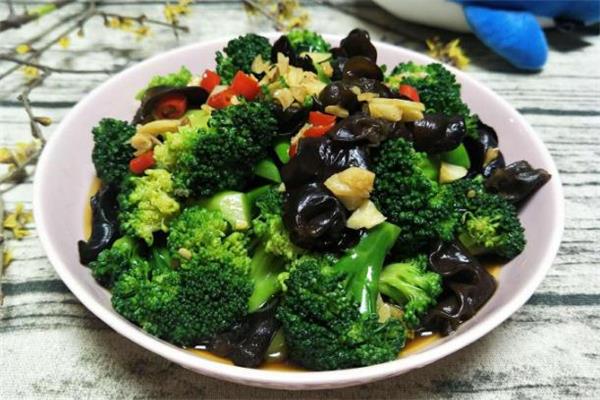 西兰花什么人不能吃 西兰花的禁忌人群 西兰花什么人不能吃 西兰花的禁忌人群