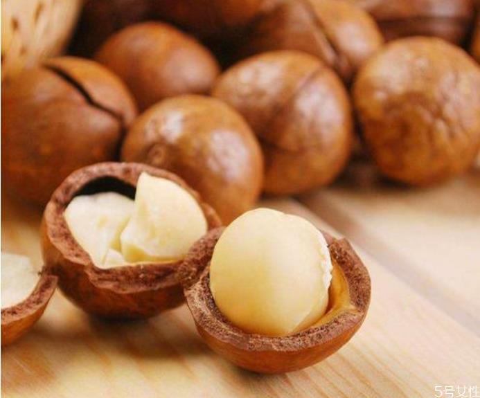 夏威夷果为什么都有一条缝 夏威夷果没开口怎么办 夏威夷果为什么都有一条缝 夏威夷果没开口怎么办