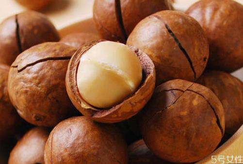 夏威夷果为什么都有一条缝 夏威夷果没开口怎么办 夏威夷果为什么都有一条缝 夏威夷果没开口怎么办
