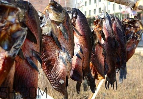 腌腊鱼十斤放多少盐 腌制腊鱼的用盐比例 腌腊鱼十斤放多少盐 腌制腊鱼的用盐比例