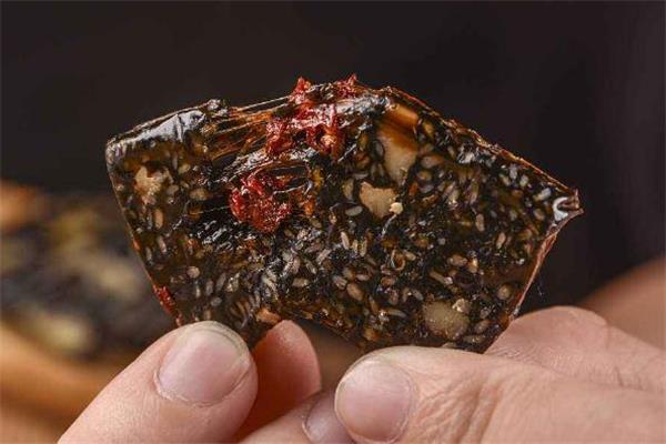 阿胶糕吃多了会怎样 阿胶糕一天吃两块多吗 阿胶糕吃多了会怎样 阿胶糕一天吃两块多吗