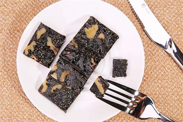 阿胶糕吃多了会怎样 阿胶糕一天吃两块多吗 阿胶糕吃多了会怎样 阿胶糕一天吃两块多吗