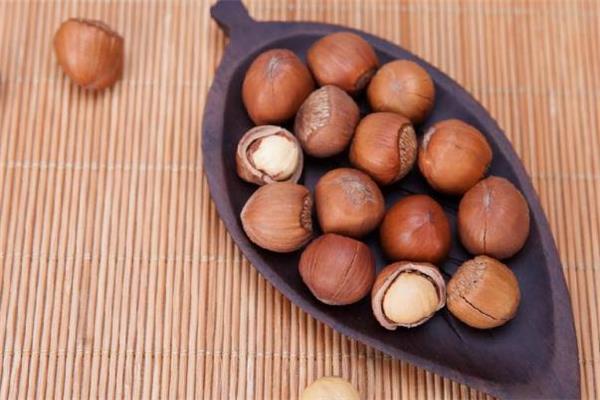 没开口的榛子怎么剥 榛子没开口怎么打开 没开口的榛子怎么剥 榛子没开口怎么打开