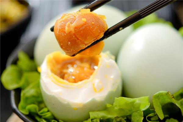 咸鸭蛋夏季怎么保存 咸鸭蛋夏季能保存多久 咸鸭蛋夏季怎么保存 咸鸭蛋夏季能保存多久