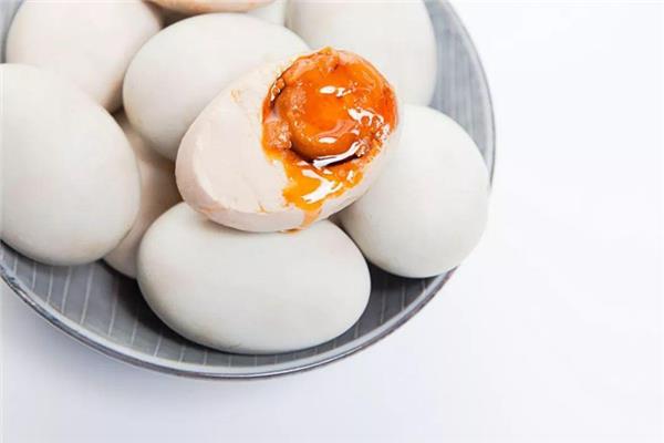 咸鸭蛋夏季怎么保存 咸鸭蛋夏季能保存多久 咸鸭蛋夏季怎么保存 咸鸭蛋夏季能保存多久