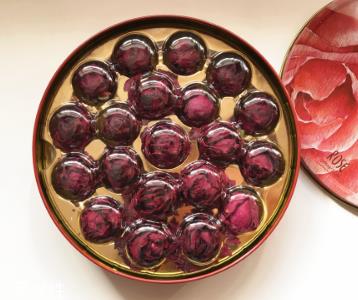 墨红玫瑰怎么泡?这样泡颜色太美了 墨红玫瑰怎么泡?这样泡颜色太美了