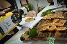 什么人不能吃核桃油?核桃油的禁忌事项 什么人不能吃核桃油?核桃油的禁忌事项