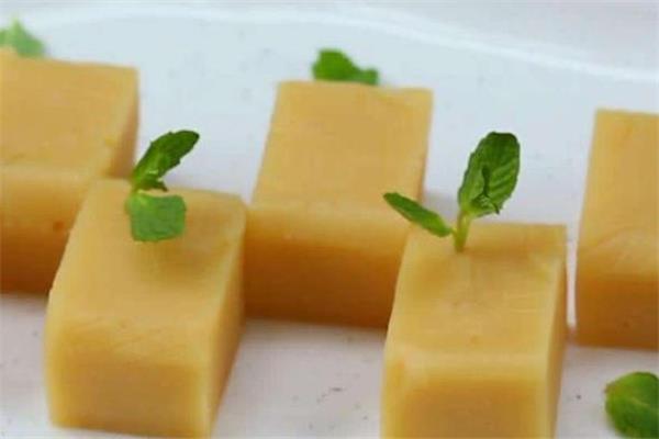 豌豆黄可以用绿豌豆吗 豌豆黄可以用黄豆做吗 豌豆黄可以用绿豌豆吗 豌豆黄可以用黄豆做吗